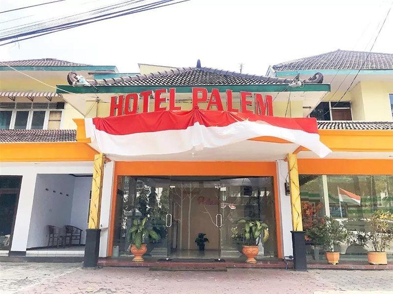 Hotel Palem 2 Syariah Malang Redpartner Ngoại thất bức ảnh