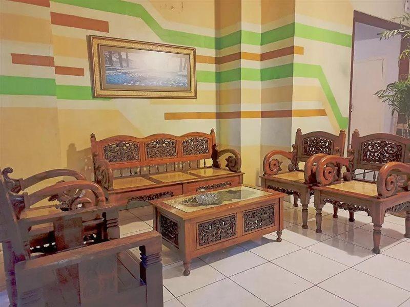 Hotel Palem 2 Syariah Malang Redpartner Ngoại thất bức ảnh
