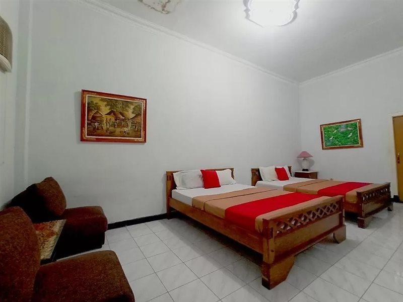 Hotel Palem 2 Syariah Malang Redpartner Ngoại thất bức ảnh
